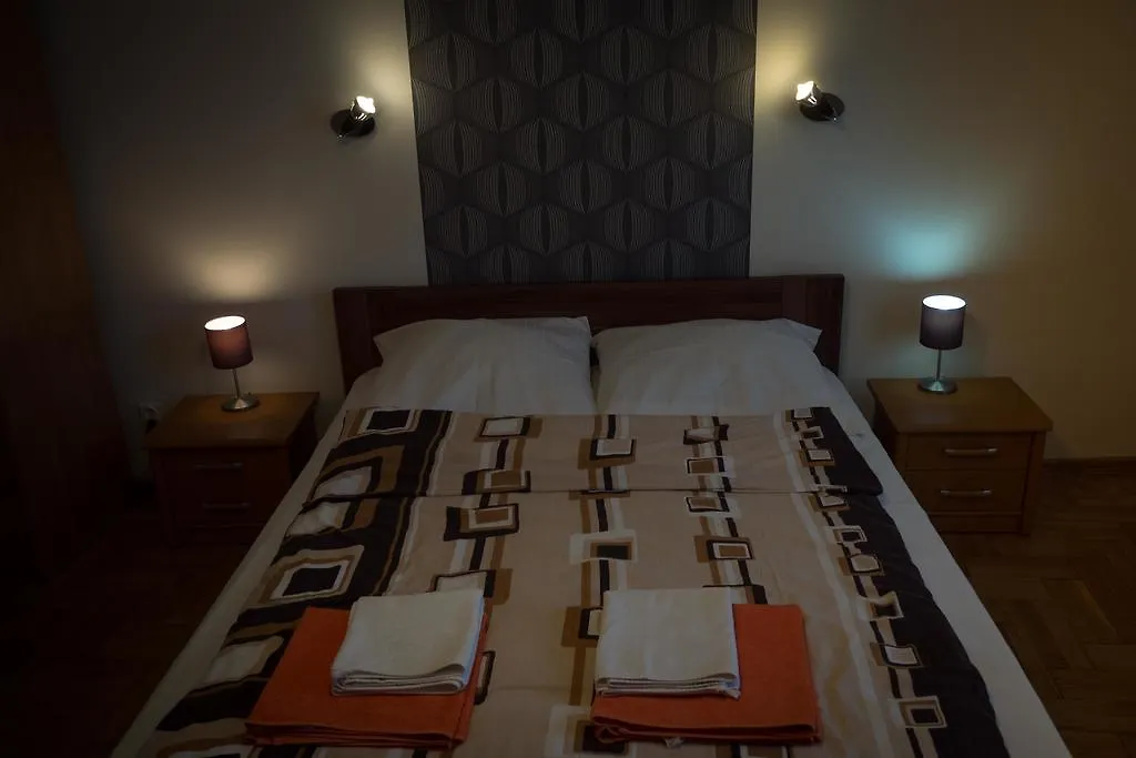 Brama Old City Rooms Krakow Hostel